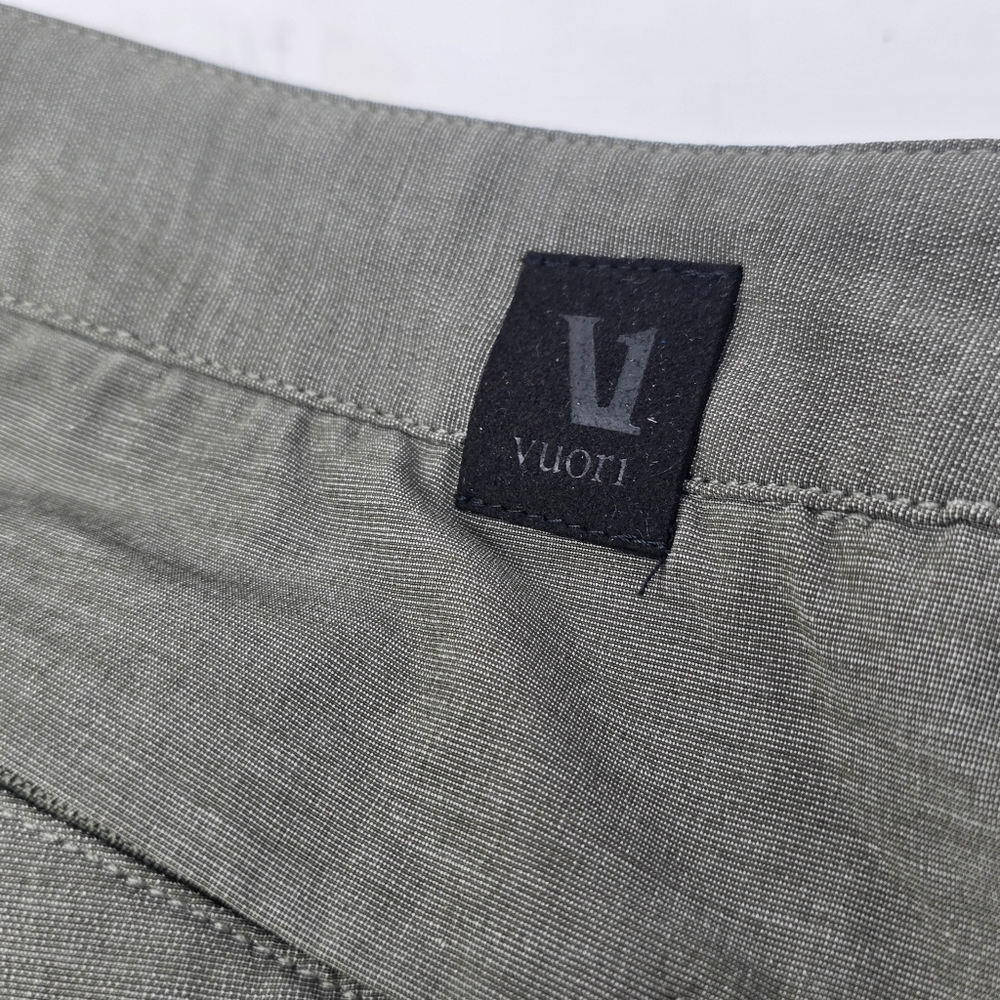 Vuori Aim Shorts Men’s in Gray Chino - Picture 5 of 10